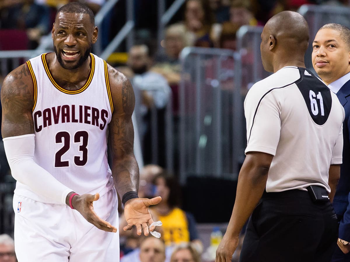 LeBron James' 23-point fourth quarter powers Cavs to sixth