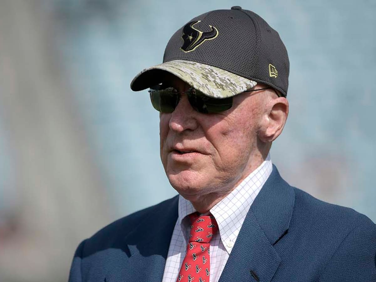 Reacting to owner Bob McNair's comments, many Houston Texans kneel