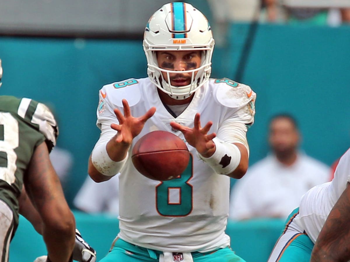 Miami Dolphins quarterback Jay Cutler (6) works against the Atlanta  FalconsH during the first half of an NFL football game, Sunday, Oct. 15,  2017, in Atlanta. (AP Photo/David Goldman)