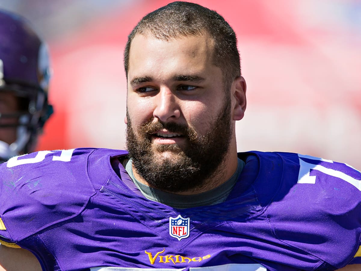 Vikings tackle Matt Kalil apologizes for incident with fan