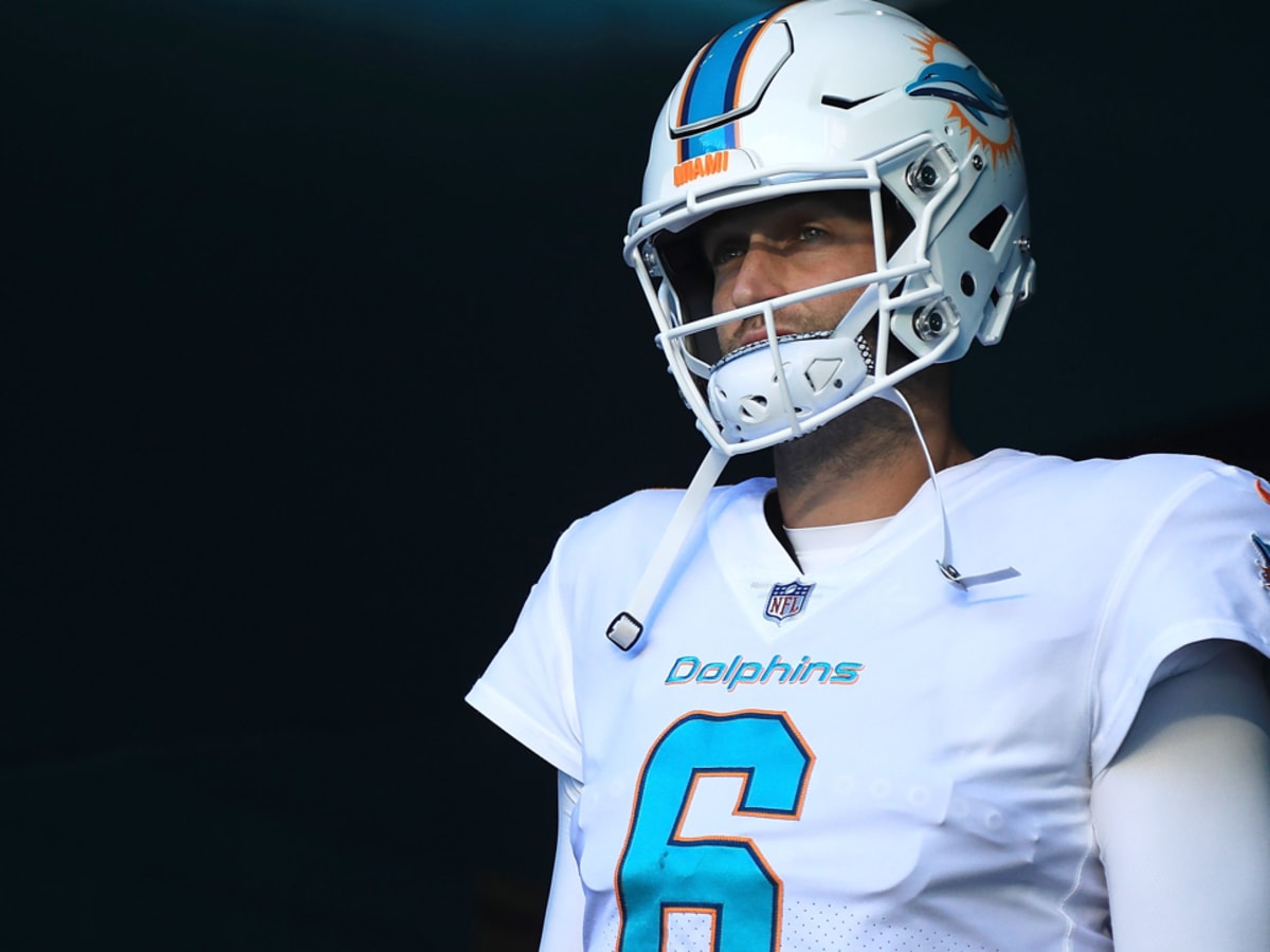 Buccaneers vs. Dolphins: Jay Cutler evaluated for concussion 