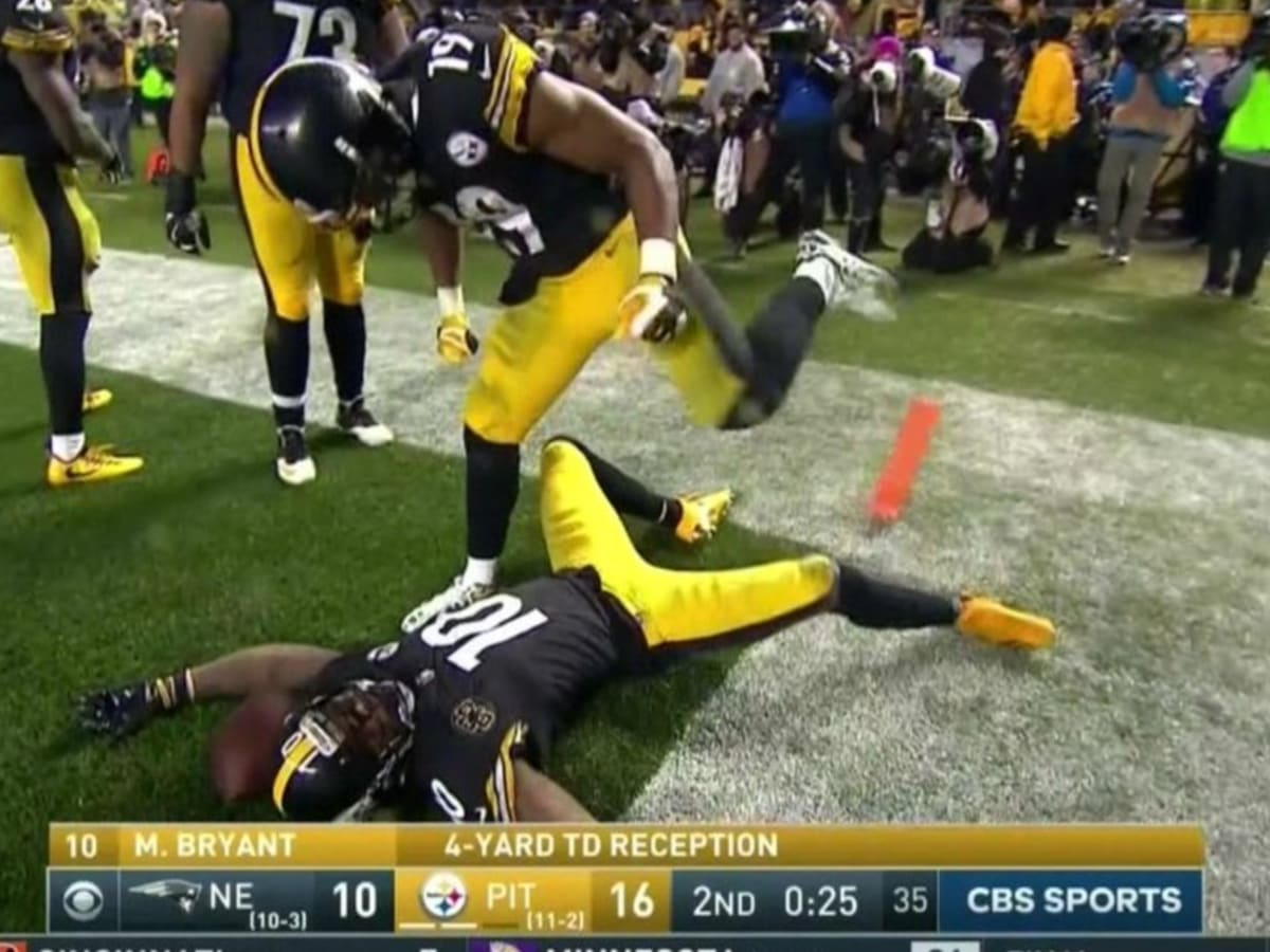 JuJu Smith-Schuster celebrates by mimicking Burfict hit (VIDEO