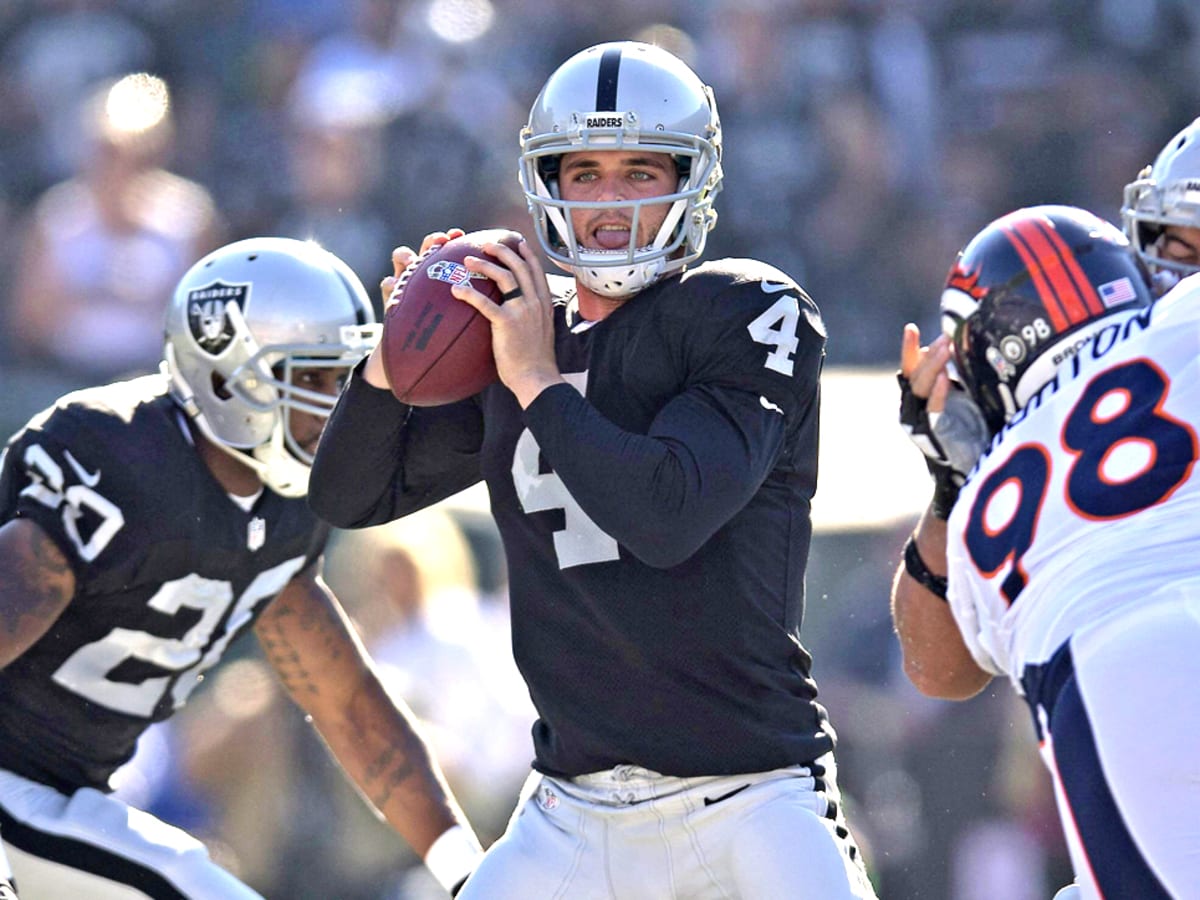 Derek Carr Signs $125 Million Contract With Raiders