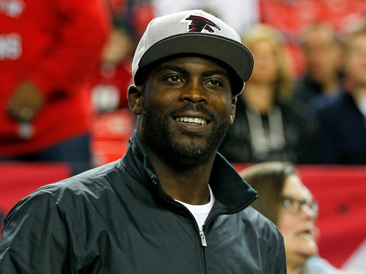 Michael Vick, other pros give flag football debut NFL feel - Sports  Illustrated