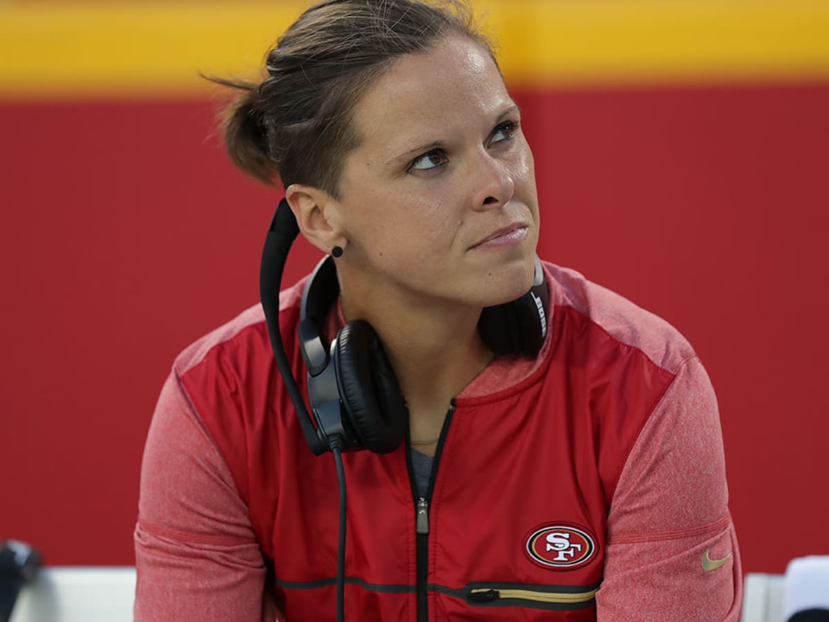 San Francisco 49ers' Katie Sowers becomes 1st female and 1st openly gay  coach in Super Bowl history - Good Morning America