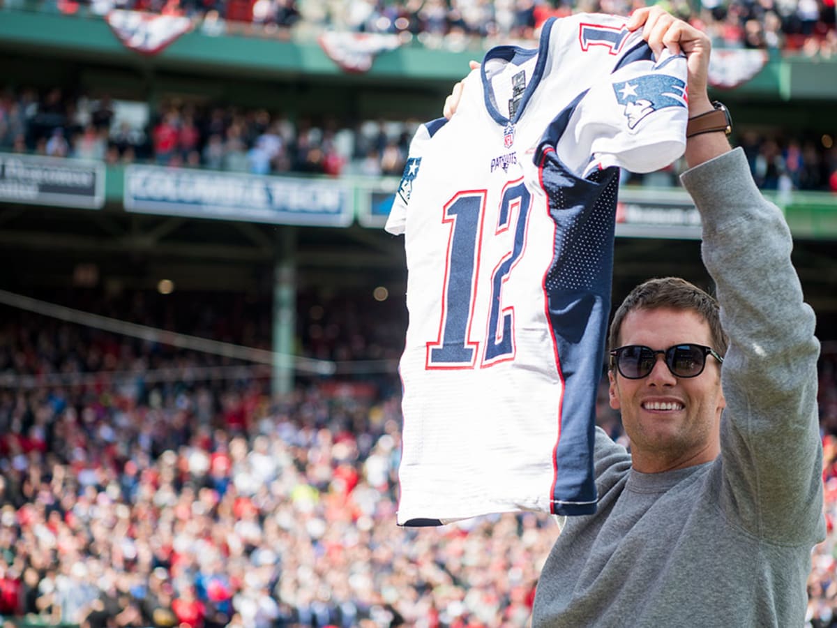 Tom Brady, New England Patriots to be stars of new book, film