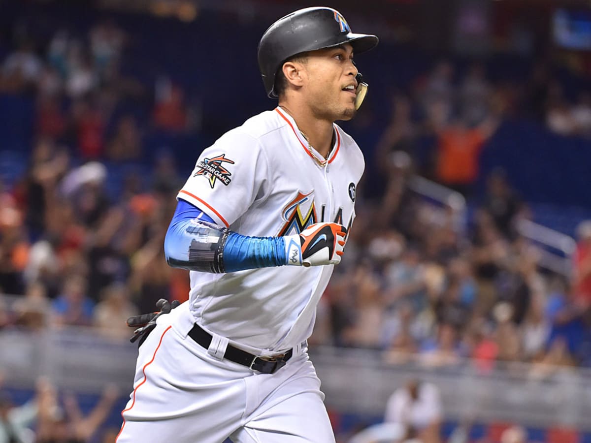 Giancarlo Stanton sets Marlins single-season home run record with