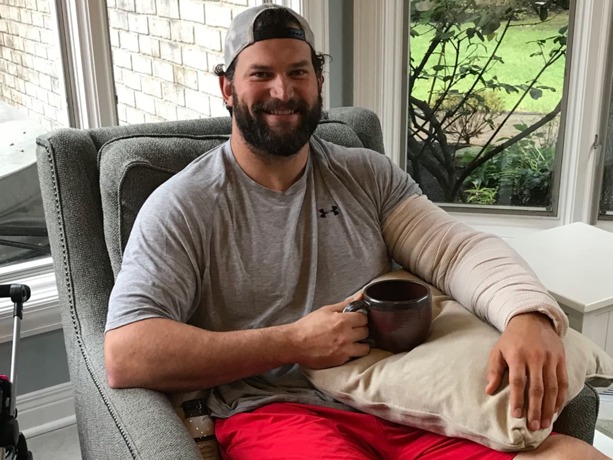 Browns give injured lineman Joe Thomas a $3 million raise