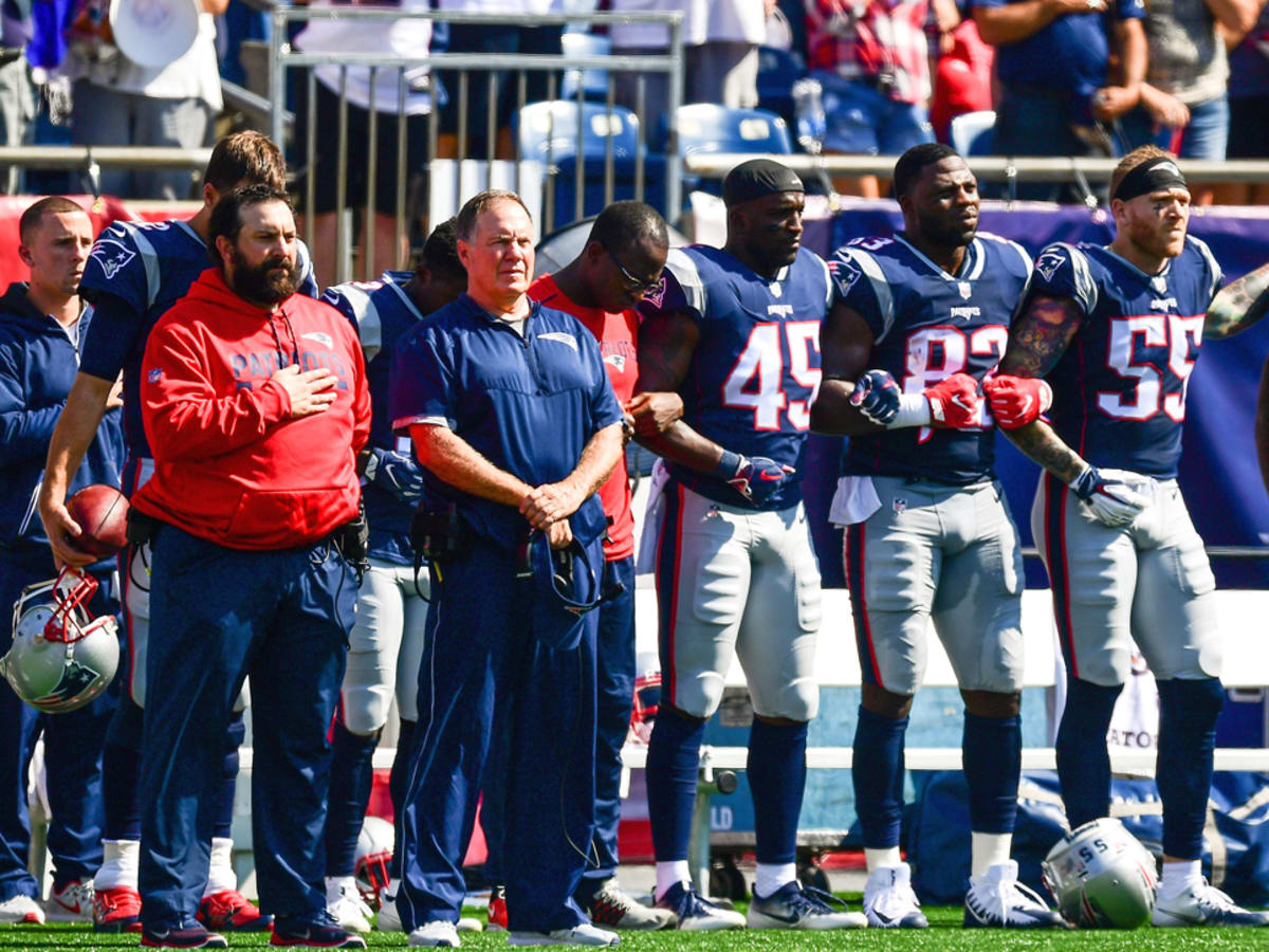 After Trump Blasts N.F.L., Players Kneel and Lock Arms in Solidarity - The  New York Times