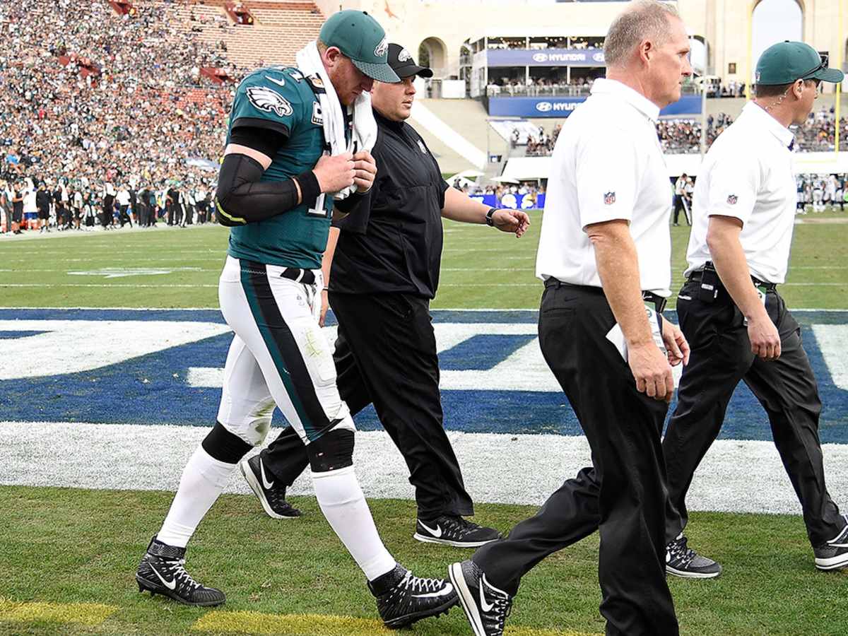 Reports: Carson Wentz fell out of favor with Eagles locker room