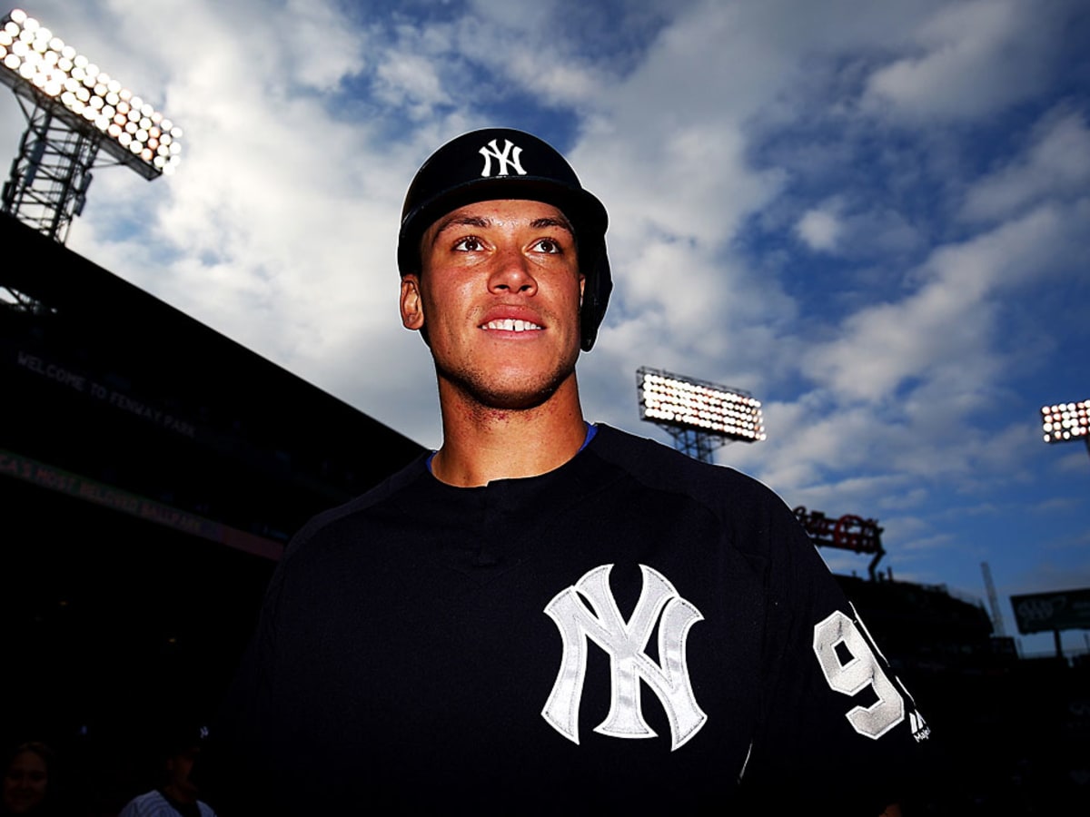 Aaron Judge Photobombs Yankees Fans With Jimmy Fallon – NBC New York