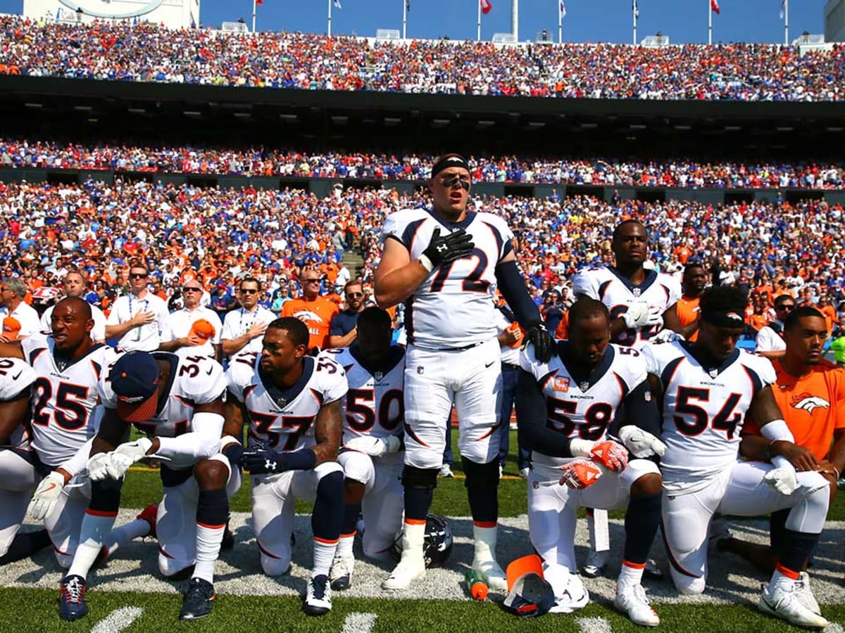 NFL Teams Showcase Moment of Unity During National Anthem – The Hollywood  Reporter