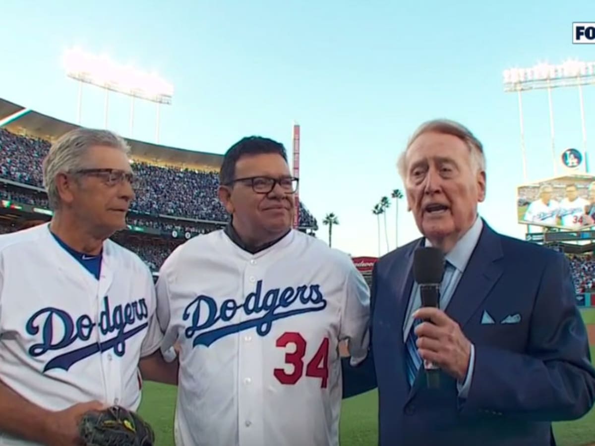 Vin Scully first pitch for Dodgers World Series Game 2 (video) - Sports  Illustrated