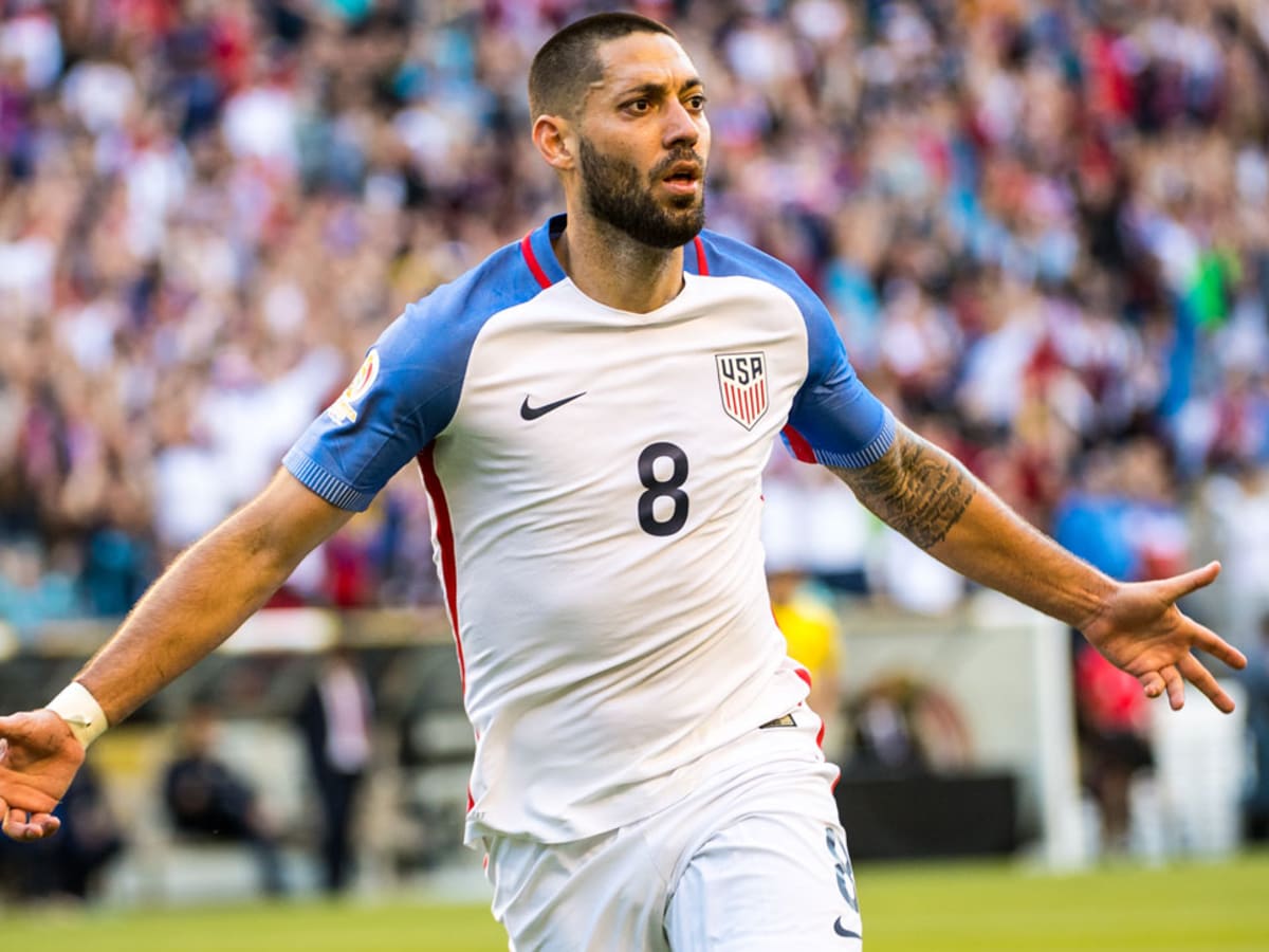 Soccer star Clint Dempsey speaks out against former coaches dismissal