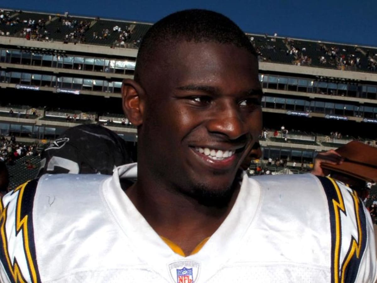 Chargers hire former star LaDainian Tomlinson to help win their