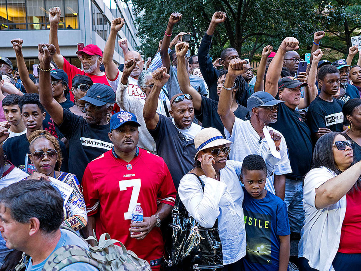 Kaepernick's supporters demonstrate at NFL offices