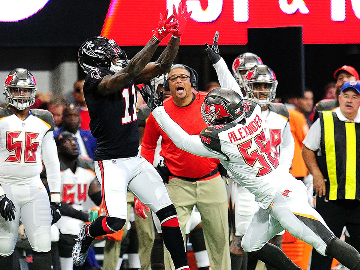 December 29, 2019: Atlanta Falcons wide receiver Julio Jones (11) signs a  jersey for fans after the NFL game between the Atlanta Falcons and the  Tampa Bay Buccaneers held at Raymond James