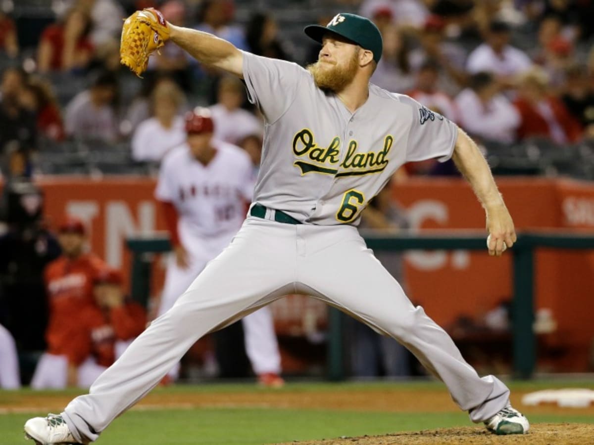 A's reliever Sean Doolittle and girlfriend Eireann Dolan help