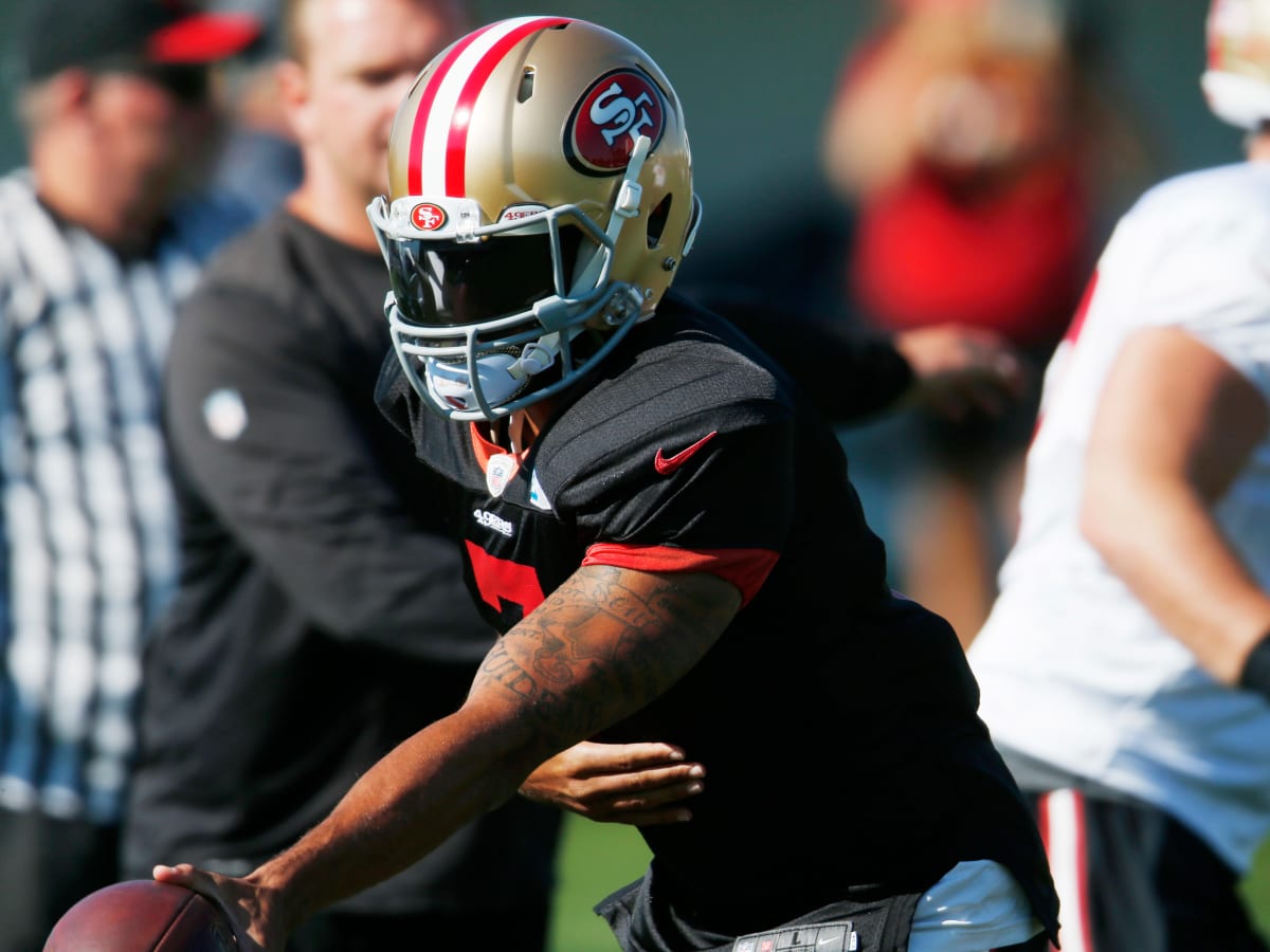 49ers QB Colin Kaepernick resumes throwing during practice