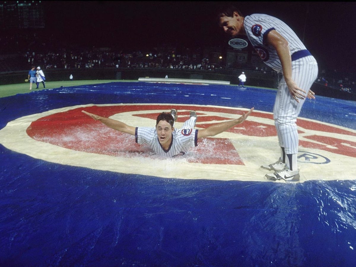 Baseball In Pics - Greg Maddux pitching to Barry Bonds, 1995. Photo by  Robert Beck.