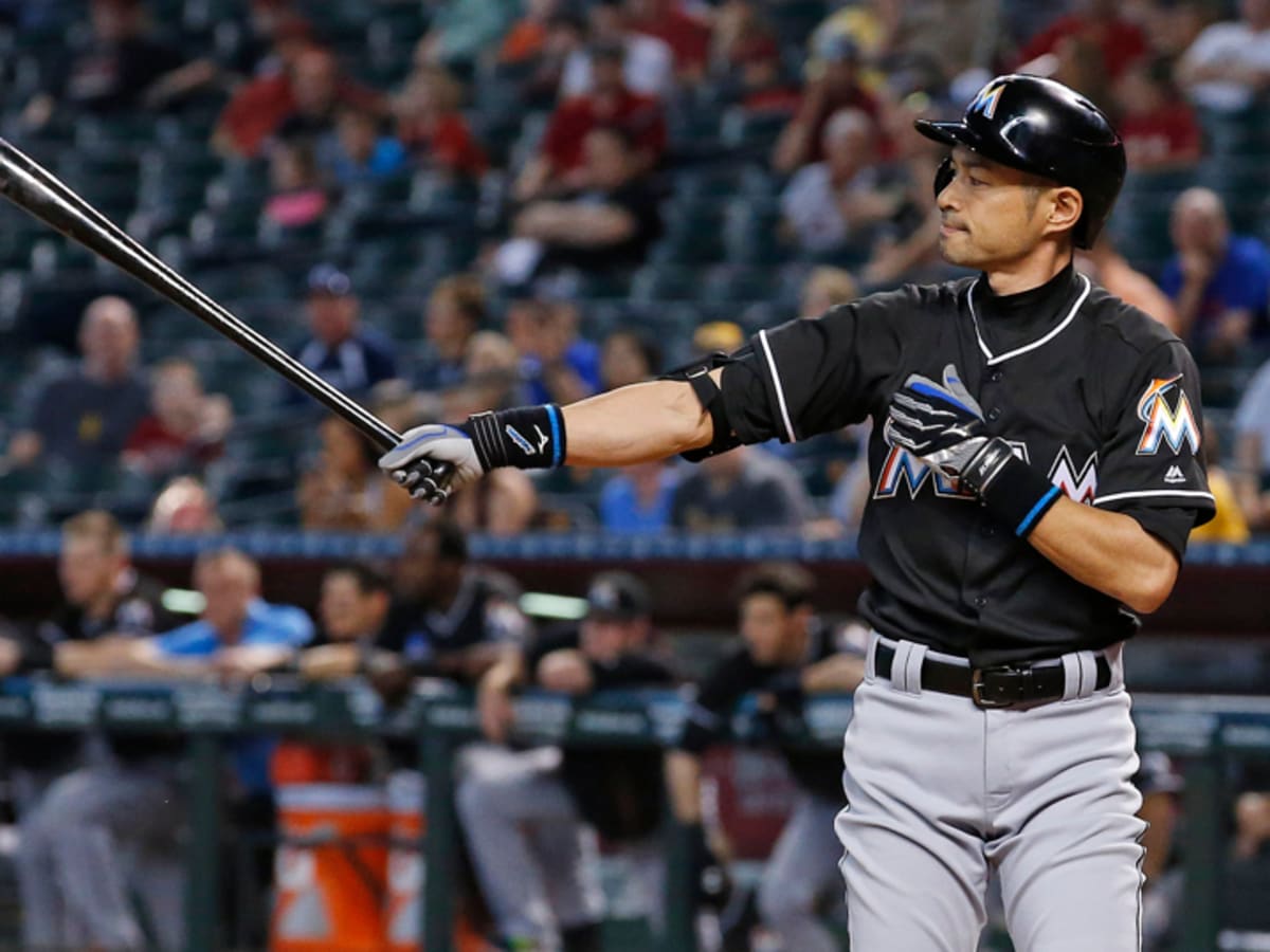 Ichiro Suzuki surpasses Pete Rose's career hit total