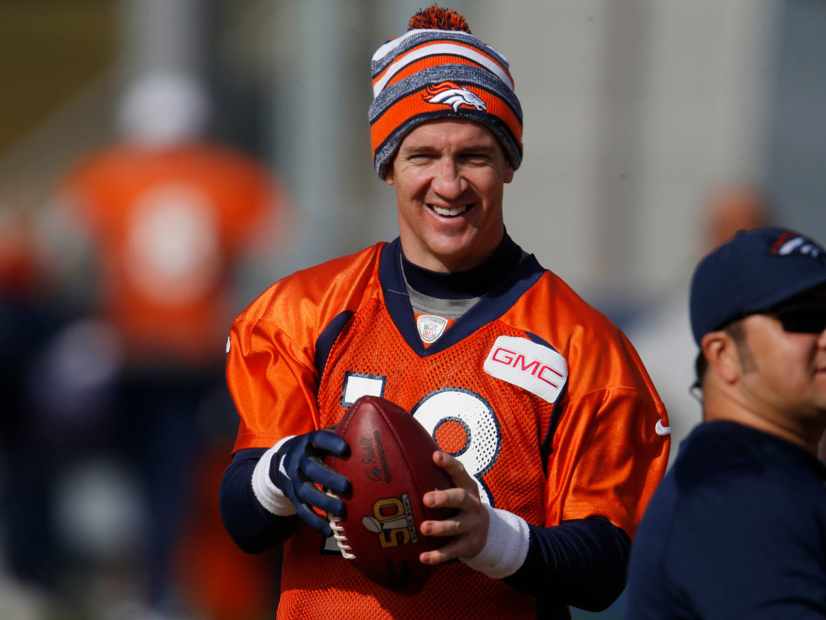 Peyton Manning reportedly told friends that Super Bowl 50 will be his last  game 