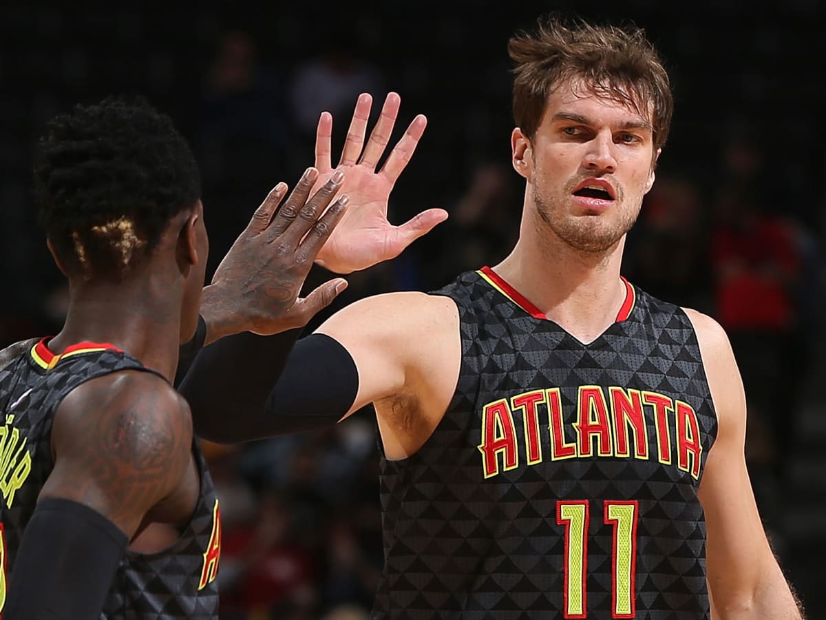 Hawks' Tiago Splitter to have hip surgery, miss rest of season