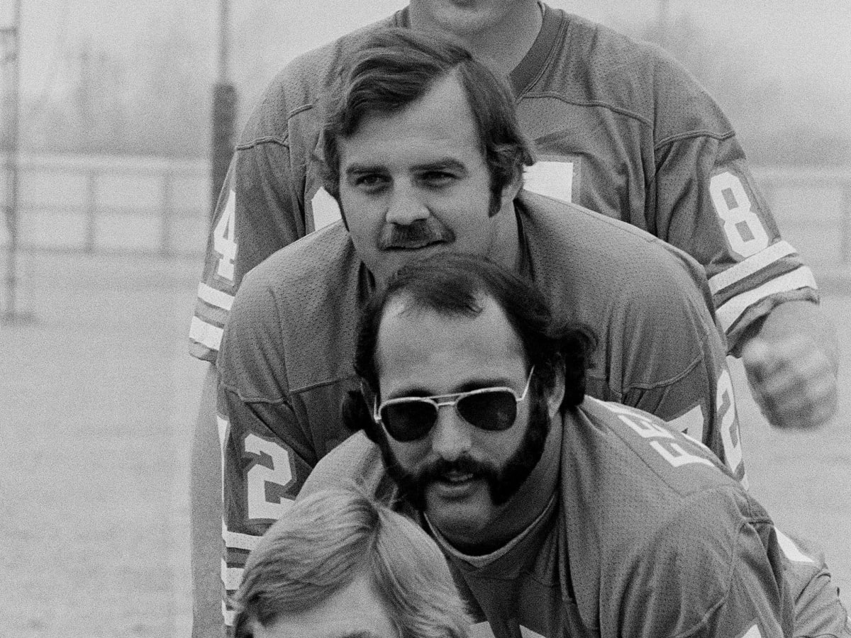 Bill Stanfill, starred for Georgia and Dolphins, dies at 69