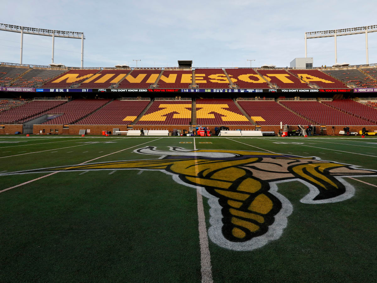 2016 Stadium Series at TCF Bank Stadium - Wild vs Blackhawks - 8x10 Color  Photo