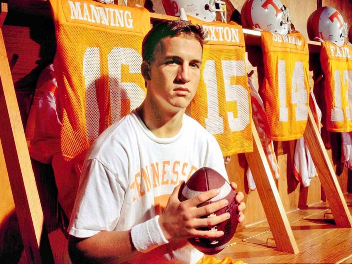 Bleacher Report] Peyton Manning is returning to the University of Tennessee  as a professor in the College of Communication 