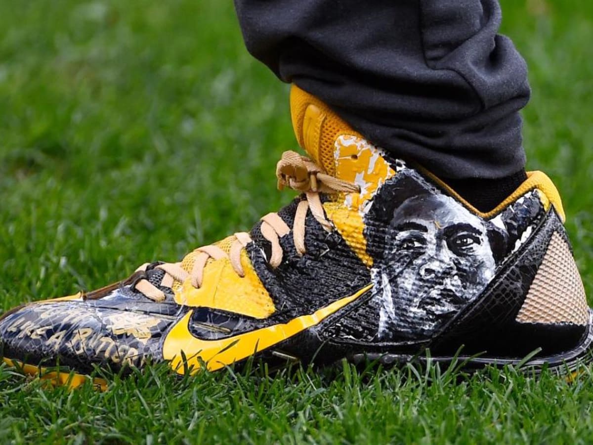 NFL Makes Antonio Brown Remove Muhammad Ali Cleats During Game