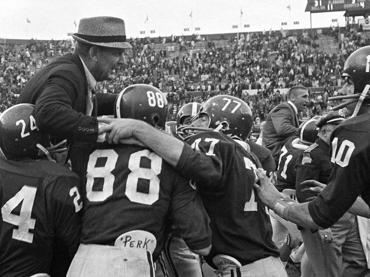 CFB: A Look Back At Notre Dame Fighting Irish VS Cal Bears, 1965