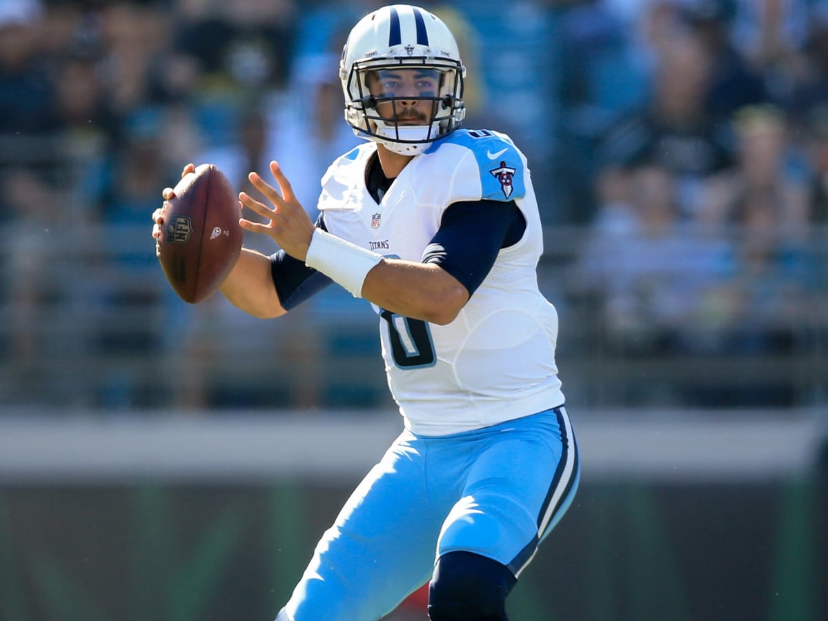 Marcus Mariota to have surgery for fractured right fibula