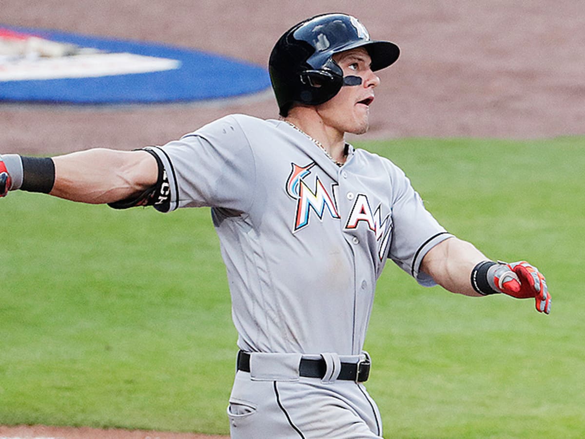 MLB, Derek Dietrich Does Weights In Dugout???