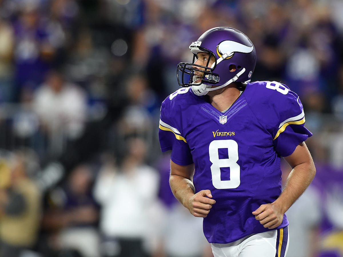 Minnesota Vikings quarterback Sam Bradford warms up before an NFL