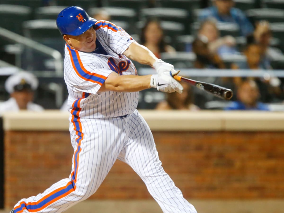 Mets pitcher Bartolo Colon rips a double for first hit since 2005