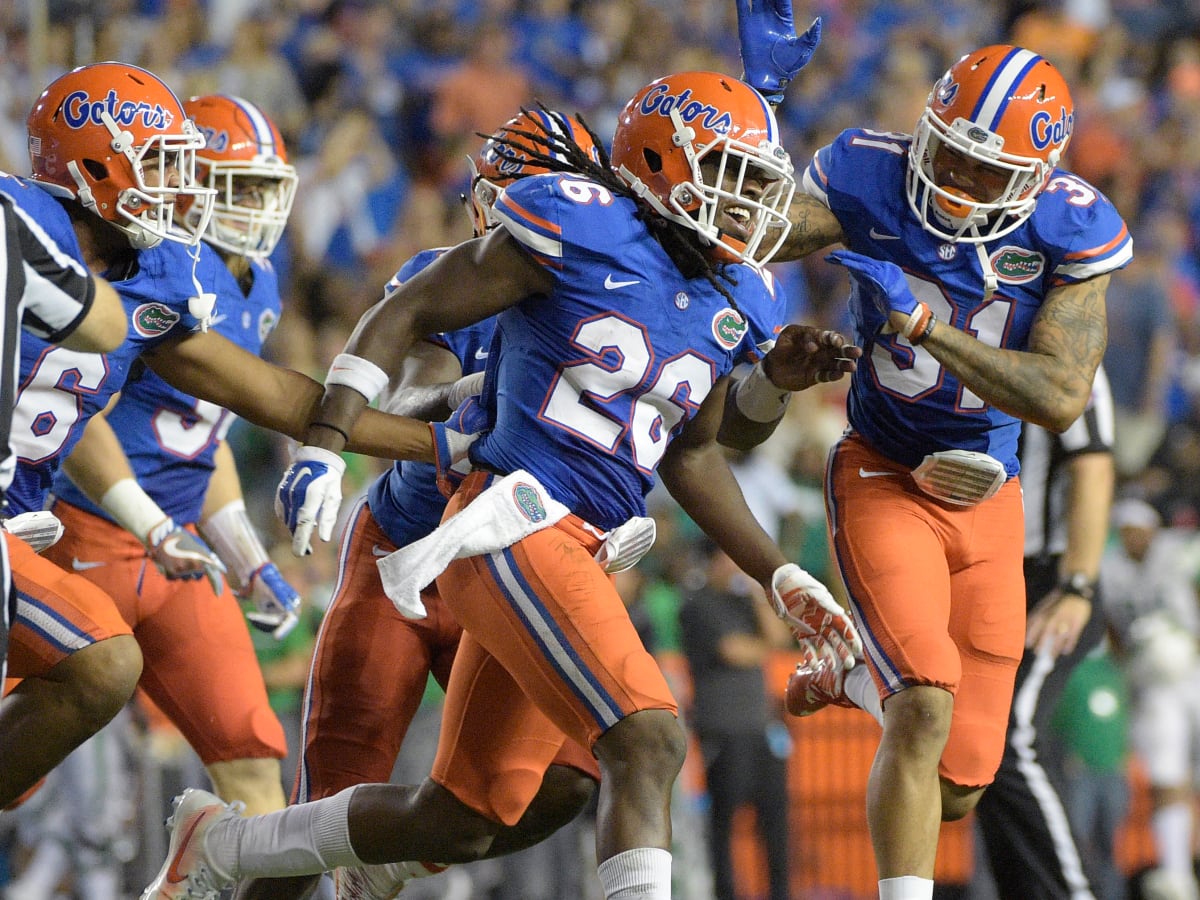 Florida's Jalen Tabor gives cash, new shoes to homeless man