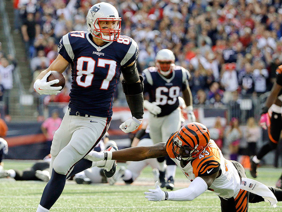 New England Patriots tight end Rob Gronkowski (87) runs from Cincinnati  Bengals defenders after catching a pass during the second half of an NFL  football game, Sunday, Oct. 16, 2016, in Foxborough