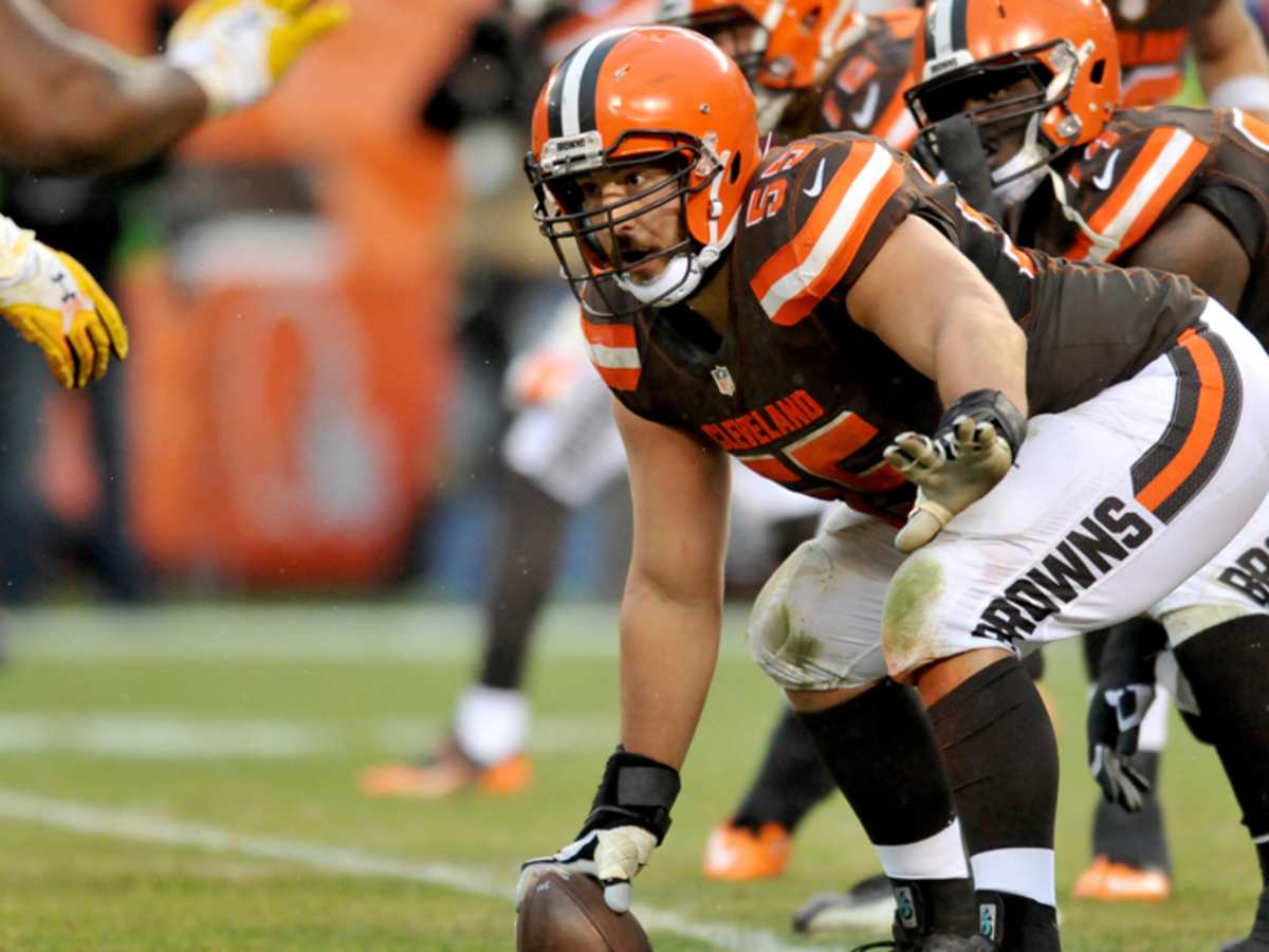 Cleveland Browns' Alex Mack is set to become a free agent