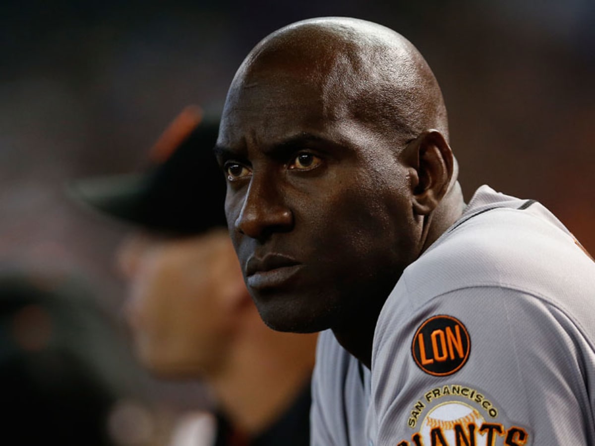 Giants first base coach Roberto Kelly suffers concussion - SB Nation Bay  Area