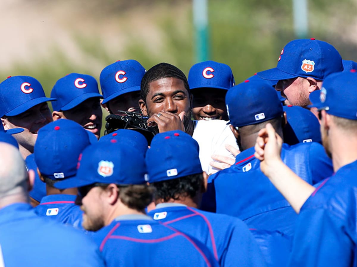 Former Cubs outfielder Dexter Fowler throws first pitch from center field  in return
