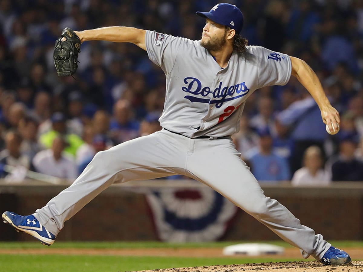 Dodgers Ace Clayton Kershaw Works Out In Shorts On Chilly Night At