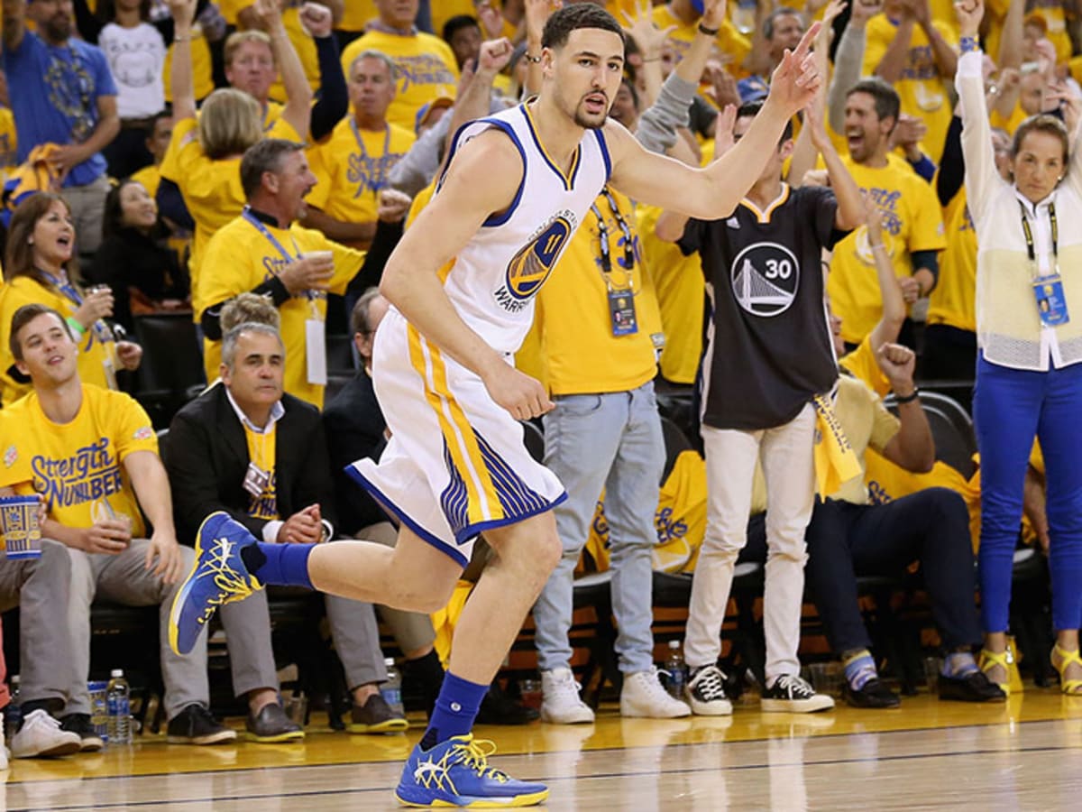 Steph Curry cooks, Warriors dominate Rockets in Game 3