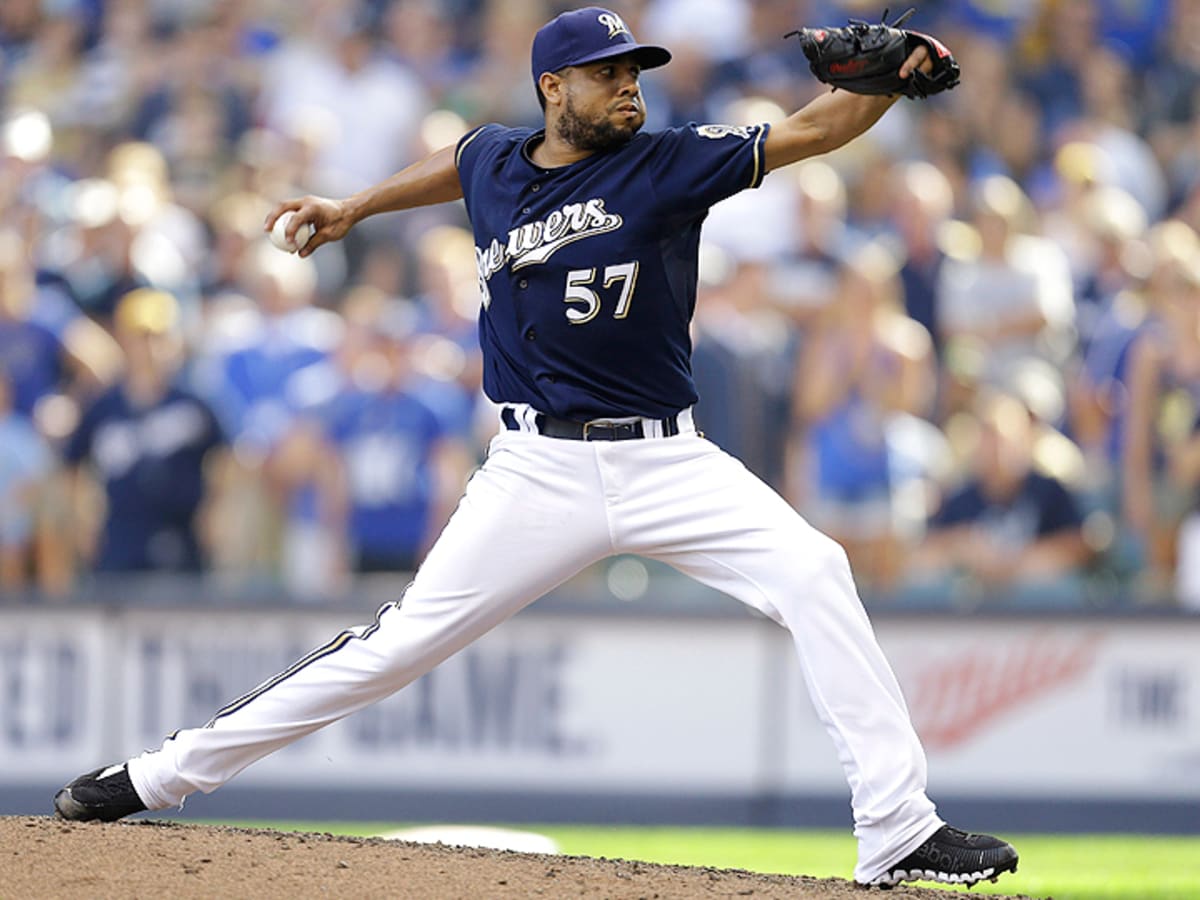 MILWAUKEE, WI - AUGUST 22: Milwaukee Brewers infielder Eduardo