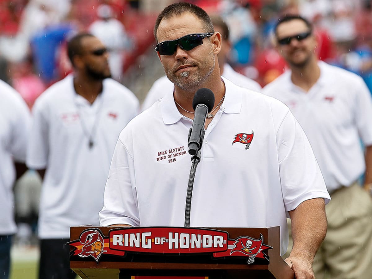 That time the Buccaneers misspelled Mike Alstott's name at his retirement  ceremony - Bucs Nation