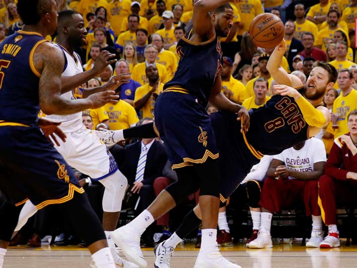 Video: Matthew Dellavedova dives at Draymond Green during Game 3 of NBA  Finals - Sports Illustrated