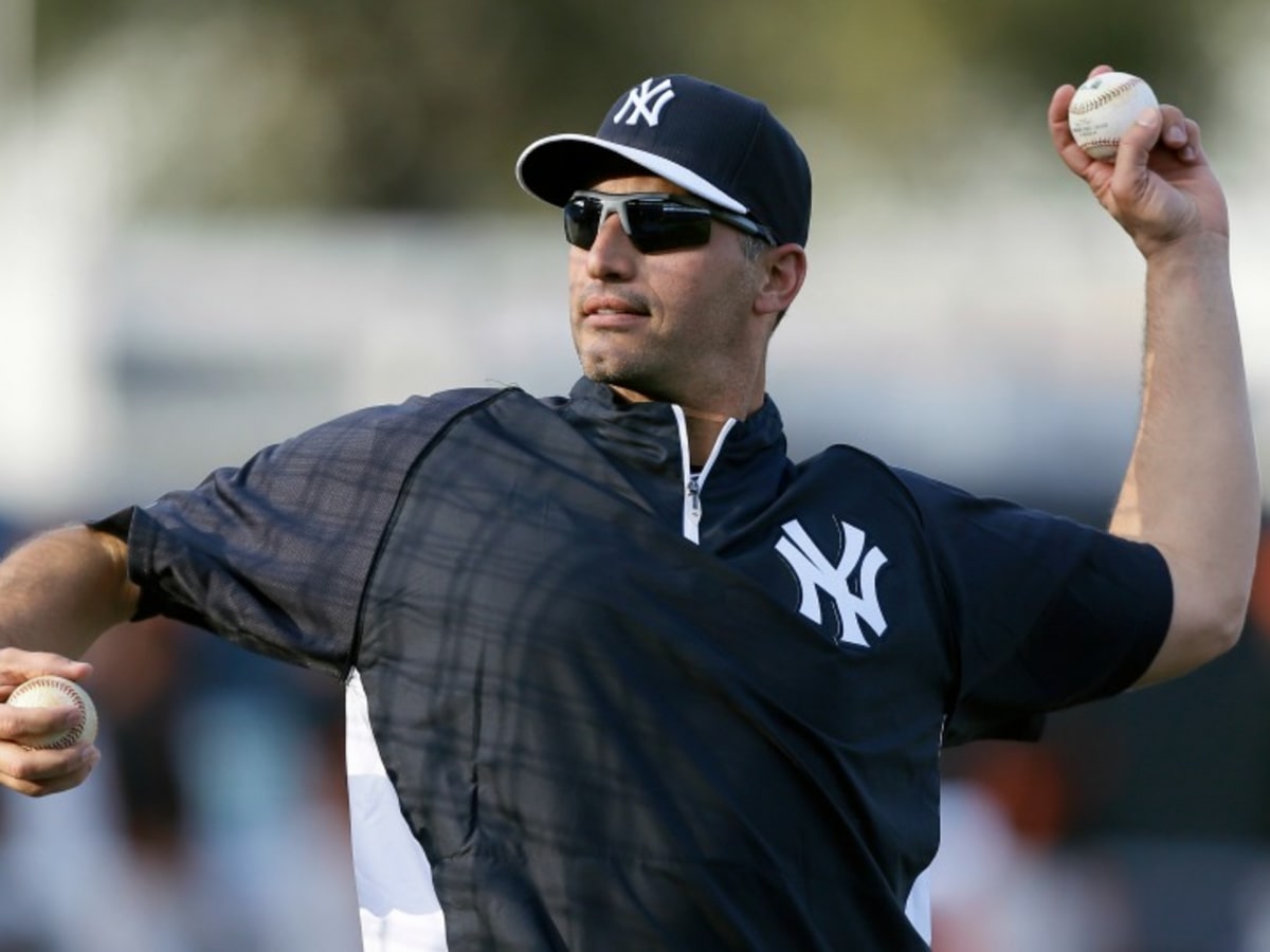 Yankees retire pitcher Andy Pettitte's No. 46