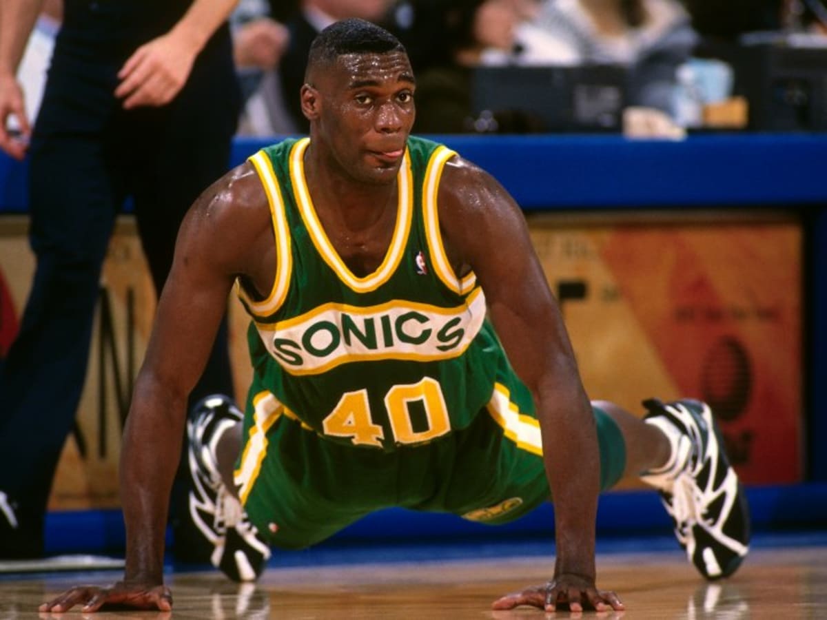Shawn Kemp brings Sonics nostalgia to store opening