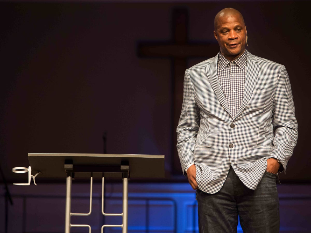 Baseball great Darryl Strawberry brings his recovery message to