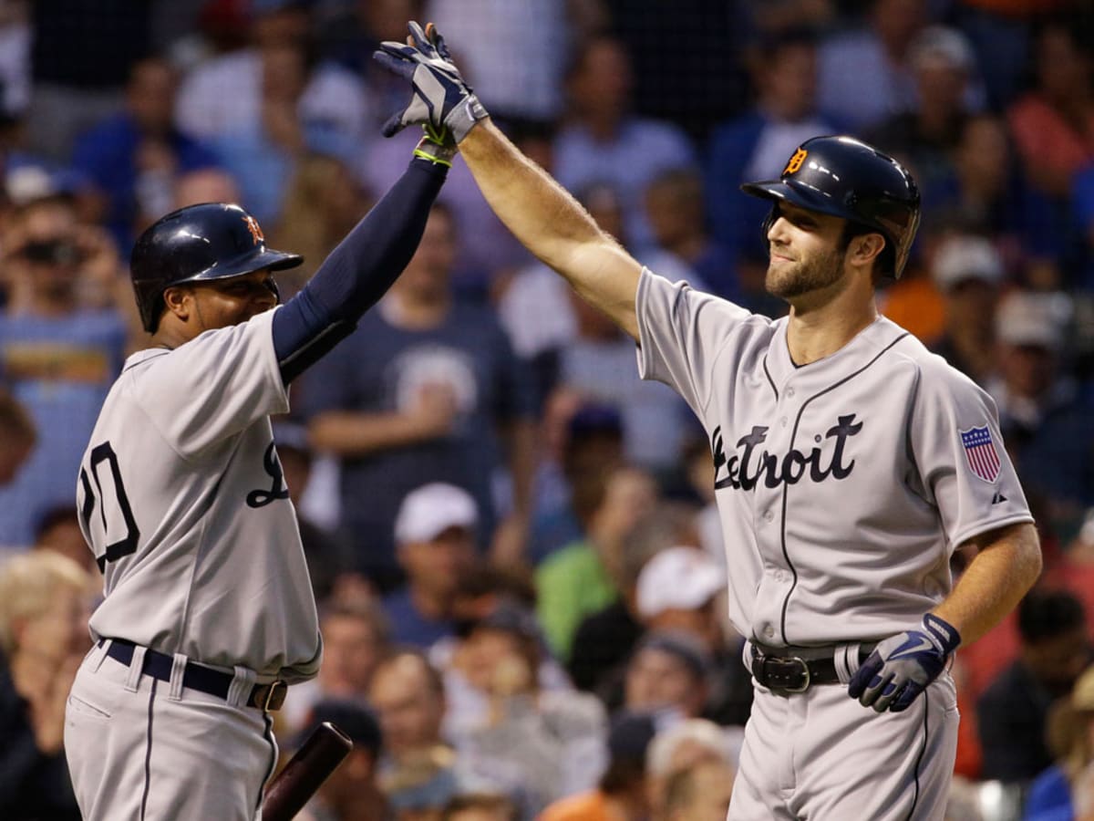 Detroit Tigers' Daniel Norris Bonds with Young Fan With Cancer (VIDEO)